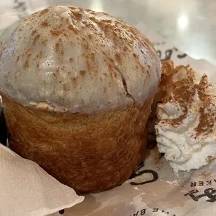 Cinnamon Roll Cruffin