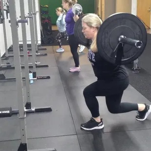 Barbell Reverse lunges