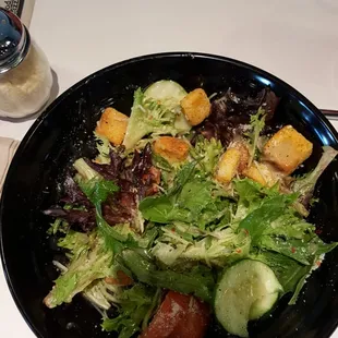 Entrée garden salad to share
