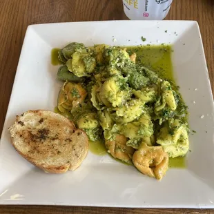 Pookin's Pesto Tortellini