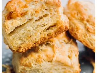 Flat Top Biscuits & Gravy