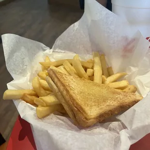 Grilled cheese basket