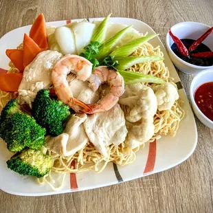 Crispy Noodles with Seafood