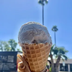 a hand holding an ice cream cone