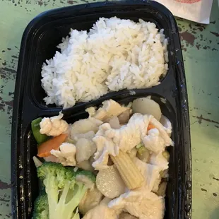 Moo Goo Gai Pan lunch