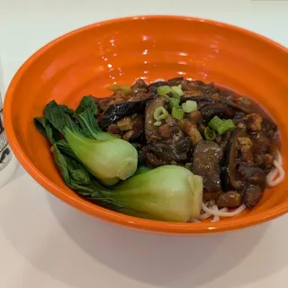 #N09. Stewed Pork Mushroom Noodle Soup()