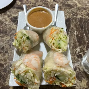 The best Fresh Spring Rolls with an amazing peanut sauce!!