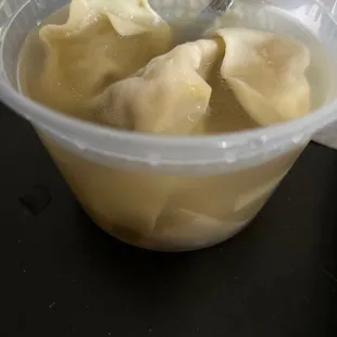 Boring S04. Wonton Soup !!!!! Like boiled water with some wontons dropped in ‍