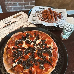 Wings &amp; a Pizza!