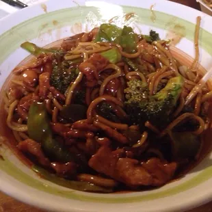 Chicken in Garlic Sauce mixed with Vegetable Lo' Mein