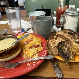 Denver omelet, grits, rye toast