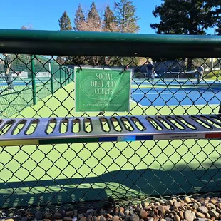 Pickleball open play rack