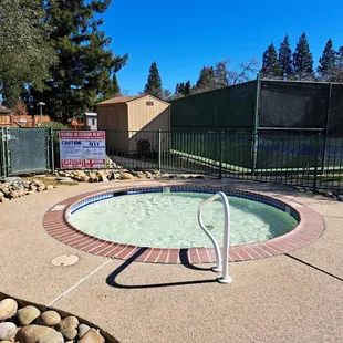 Wading pool
