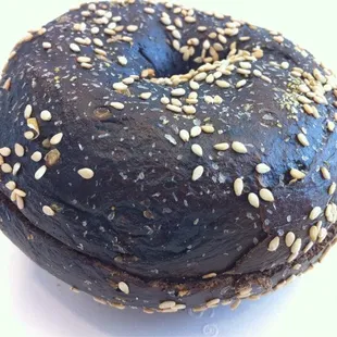 Mhhh Black Russian Bagel so good! from NomNomBoris.com