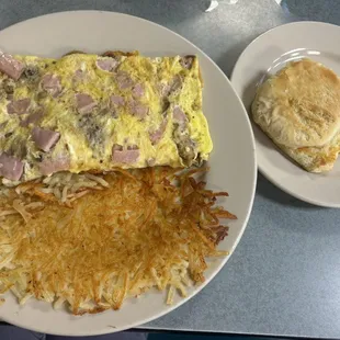 Ham, mushroom, &amp; cheese omelet with hash browns and a biscuit