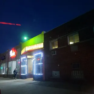 Golden bowl got a lot of people tonight. better call your order in ahead