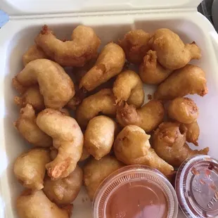 1 lb Fried Shrimp.  Fluffy tasty batter, will order again