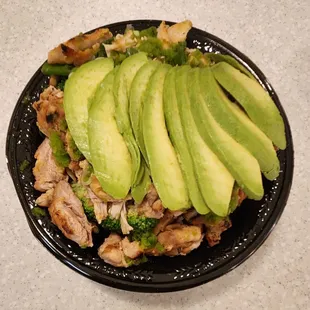 Spicy chicken and veggie bowl with avocado (no teriyaki sauce)