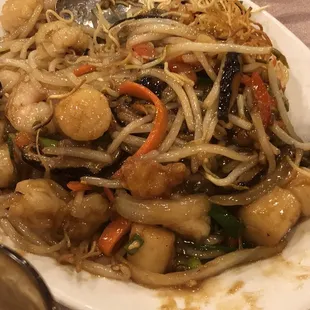 Seafood chow mein