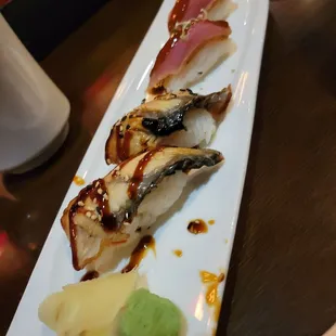 Eel and tuna sushi