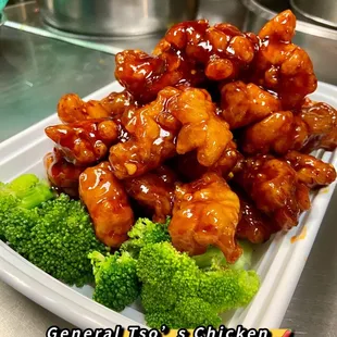 a plate of chicken and broccoli