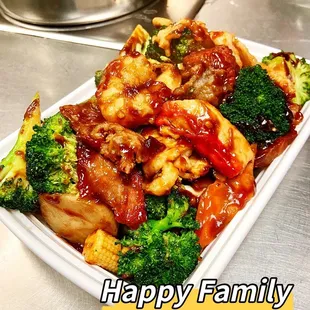 a plate of chicken and broccoli