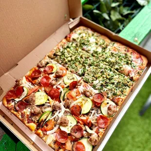 Large Pizza (Combo and Garlic and Clam)