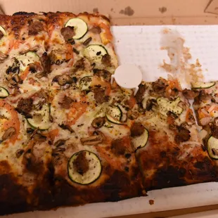 "Well done" combo, no pepperoni (extra sausage in lieu of pepperoni?) pizza, Golden Boy 01/29/2022