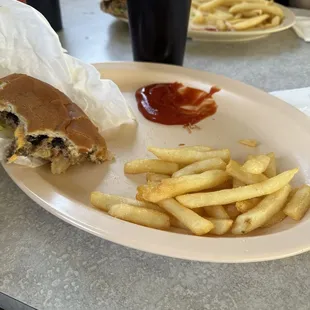 spicy poncho burger w cheese n fries