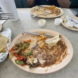 Asada fajitas 10/10 !! I recommend !!  Customer service is on point !  Place it self it nice and clean