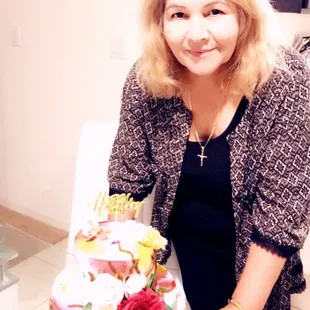 Mom was sooo happy with her cake