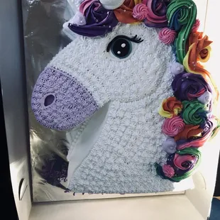 Unicorn cake , vanilla flavor and multi fruit. Tasted delicious!!! And look beautiful!!!