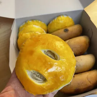 Lao Po Beng (Wife cake)