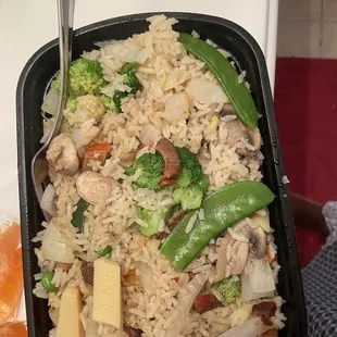 Vegetable fried rice, I asked them to put all the vegetables in and the chef showed off by making this tantalizing tasty cuisine Yummo!