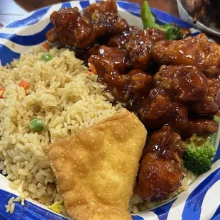 General Tso's chicken combo plate