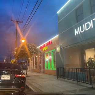 the outside of a restaurant at night