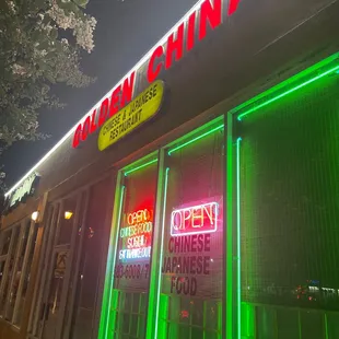 a neon sign for a chinese restaurant