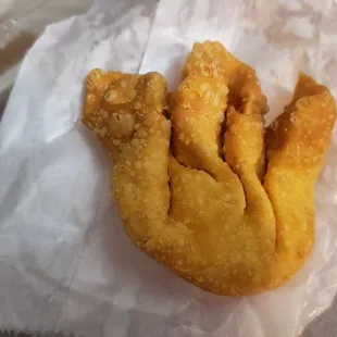 Carb rangoon, I couldn't taste the crab a d the top part was too crunchy= very little filling.