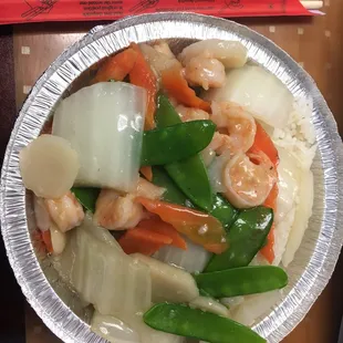 Shrimp and mixed vegetables lunch special