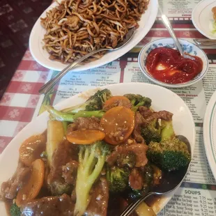 Broccoli Beef and chicken chow mein