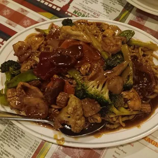 Golden China combination chow mein with extra sauce