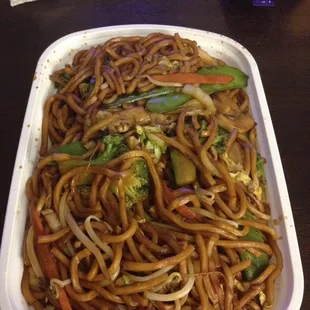 Vegetable lo mein. Lacking flavor.