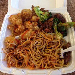 Chow mein noodles with beef broccoli and orange chicken amazing food! Very good service