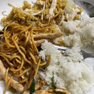 Chicken lo mein Chicken Fried Rice and side of white rice. Best Chinese ever.