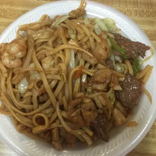 Combination lo mein