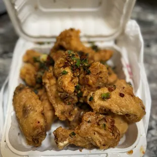 Salted pepper chicken wings