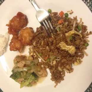 Veggie fries rice, sweet and sour chicken, broccoli chicken