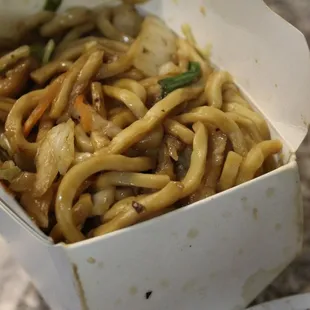 Chicken Lo mein noodles