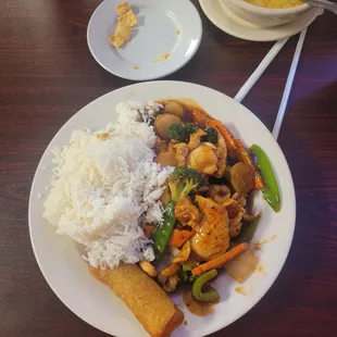 Szechuan chicken on the lunch special