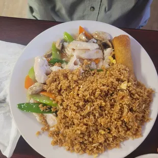 Moo goo gai pan on the lunch special